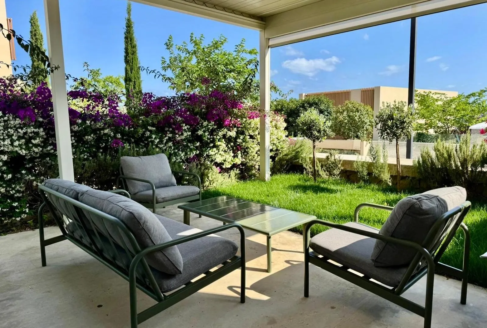 Villa La Scala, Green Coast, Palase